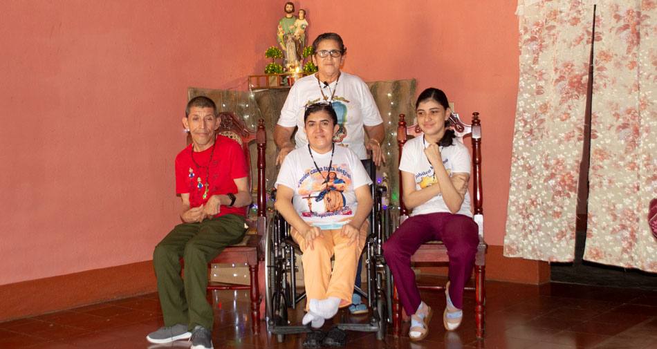 Una silla de ruedas eléctrica para Mairena María